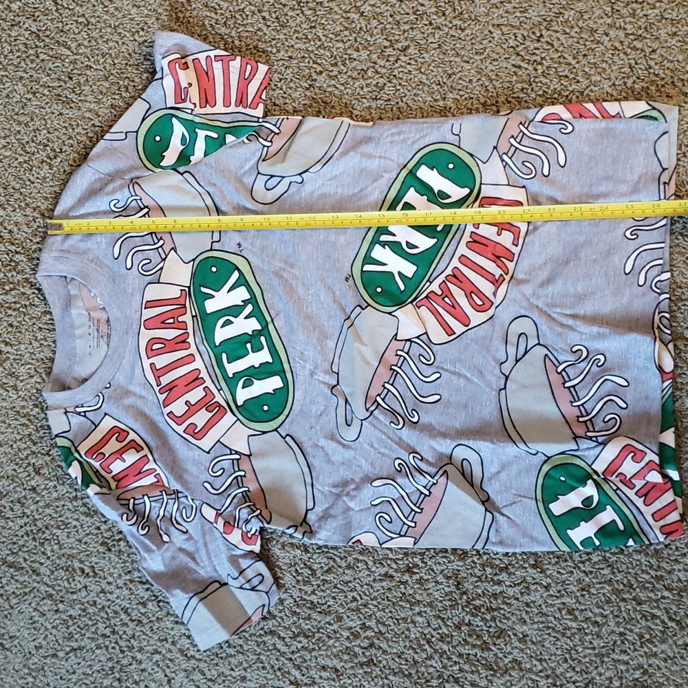 Friends Central Perk T-Shirt NWT
